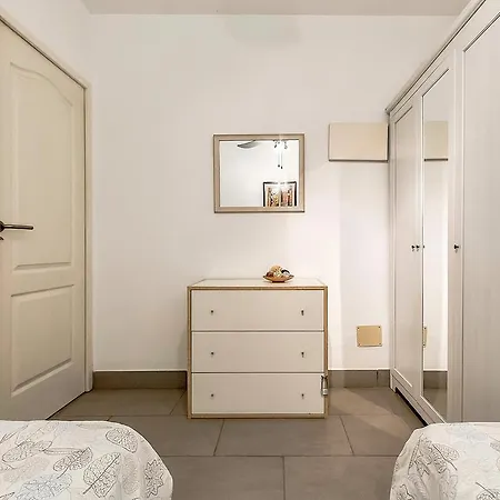 Cozy Near Playa Fanabe Apartment